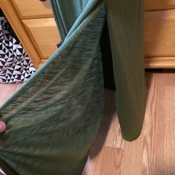 Long army green dress with detailed neckline and cap sleeves Size M - Picture 3 of 8